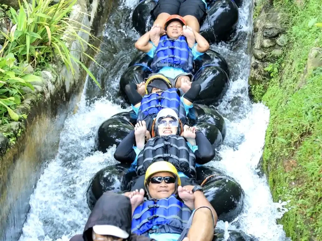 foto river tubing kemuning